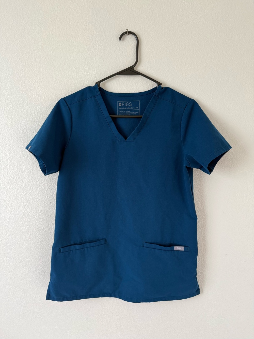 FIGS Casma Scrub Top in Deep Reef, size XS